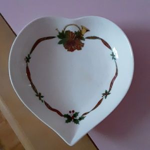 Christmas dish. Great gift.